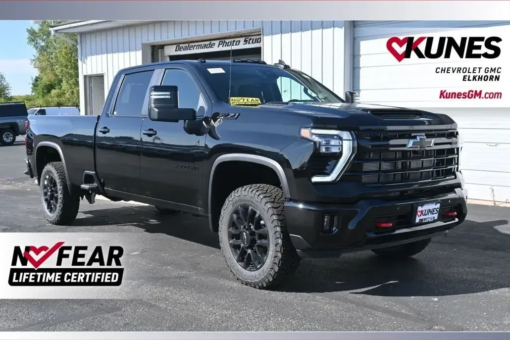 2025 Chevrolet Silverado 3500HD LT photo 1