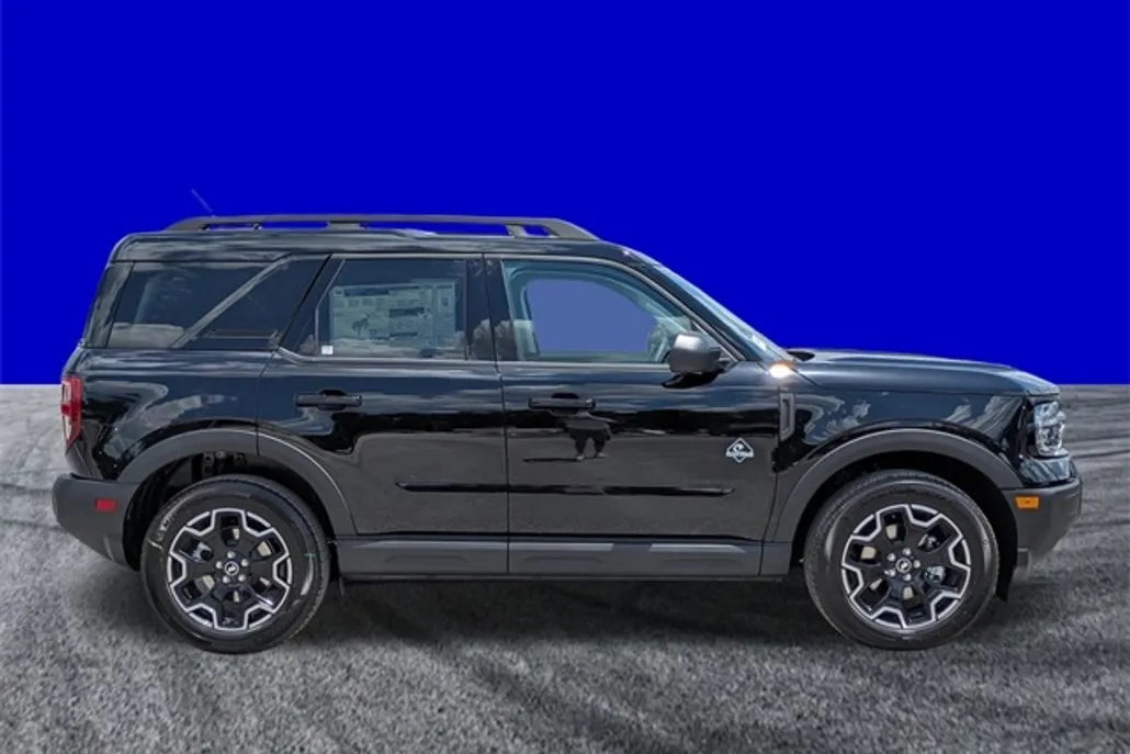 2025 Ford Bronco Sport Outer Banks photo 1