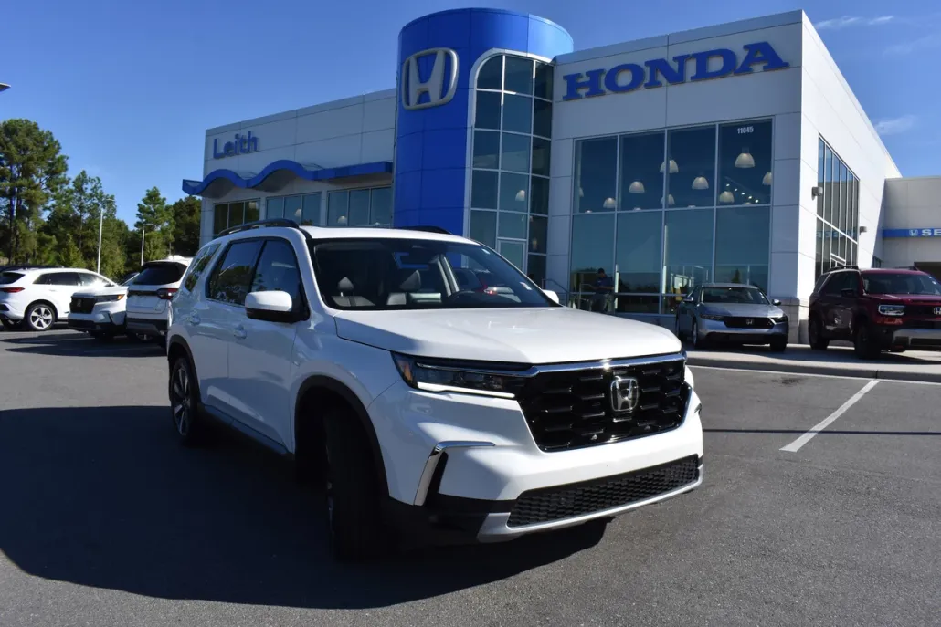 2025 Honda Pilot Touring photo 1