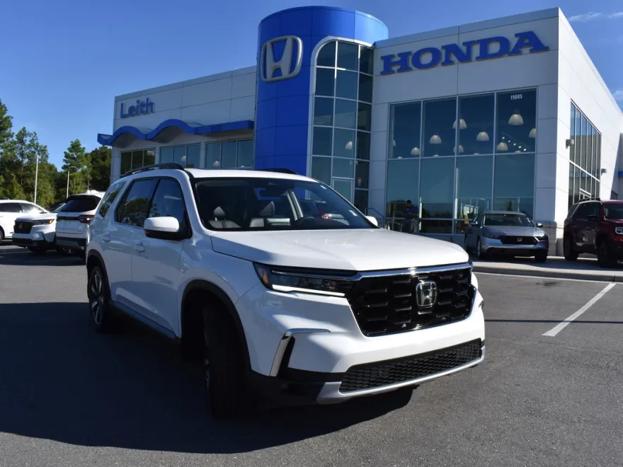 2025 Honda Pilot Touring photo 1