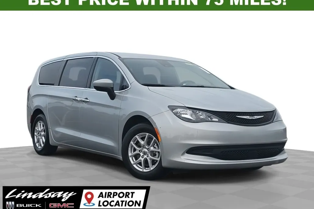 2023 Chrysler Voyager LX photo 1