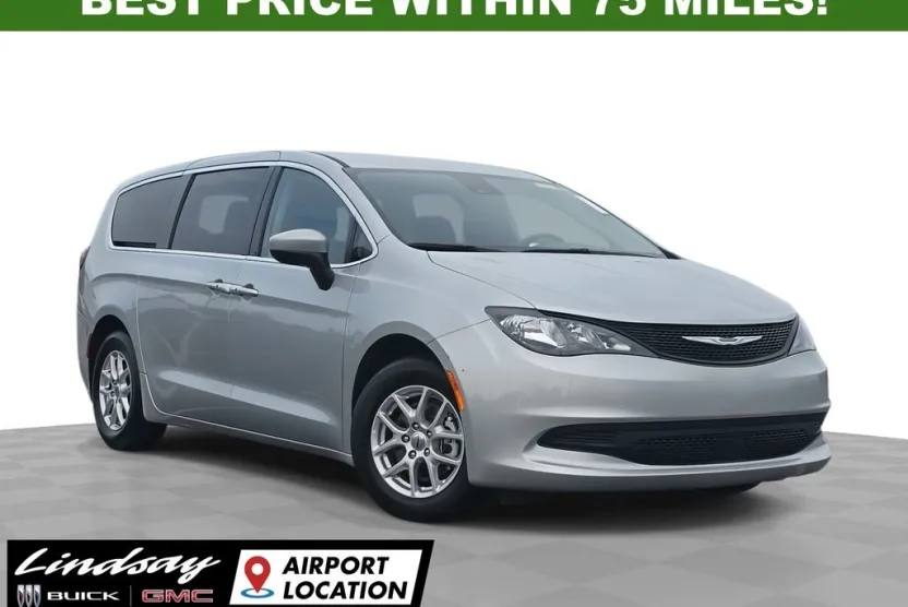 2023 Chrysler Voyager LX photo 1