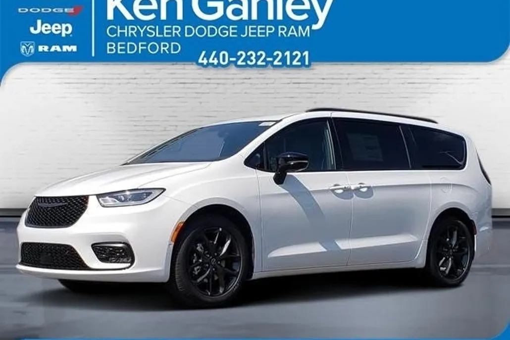 2025 Chrysler Pacifica Limited photo 1
