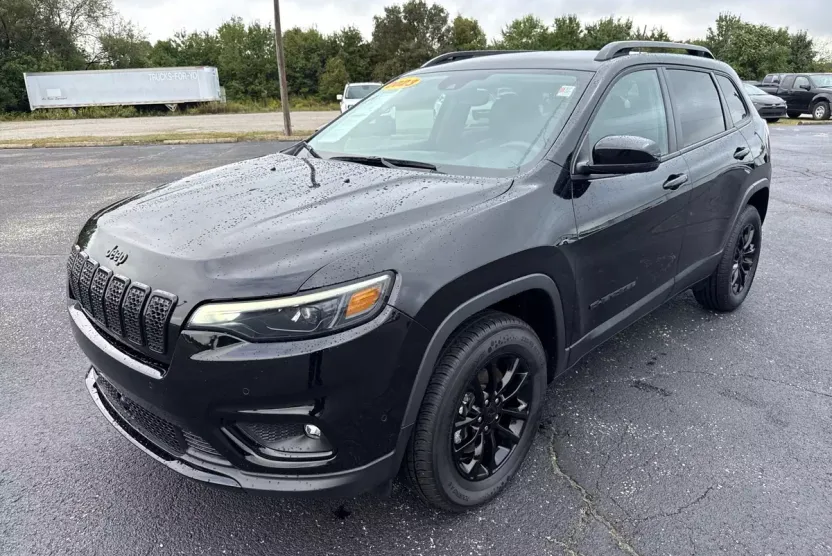 2023 Jeep Cherokee Altitude Lux photo 1