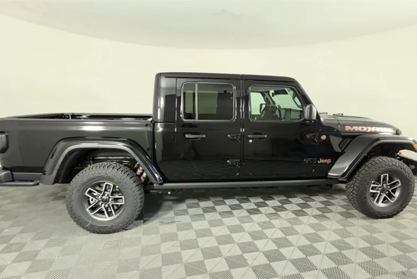 2025 Jeep Gladiator Mojave photo 1
