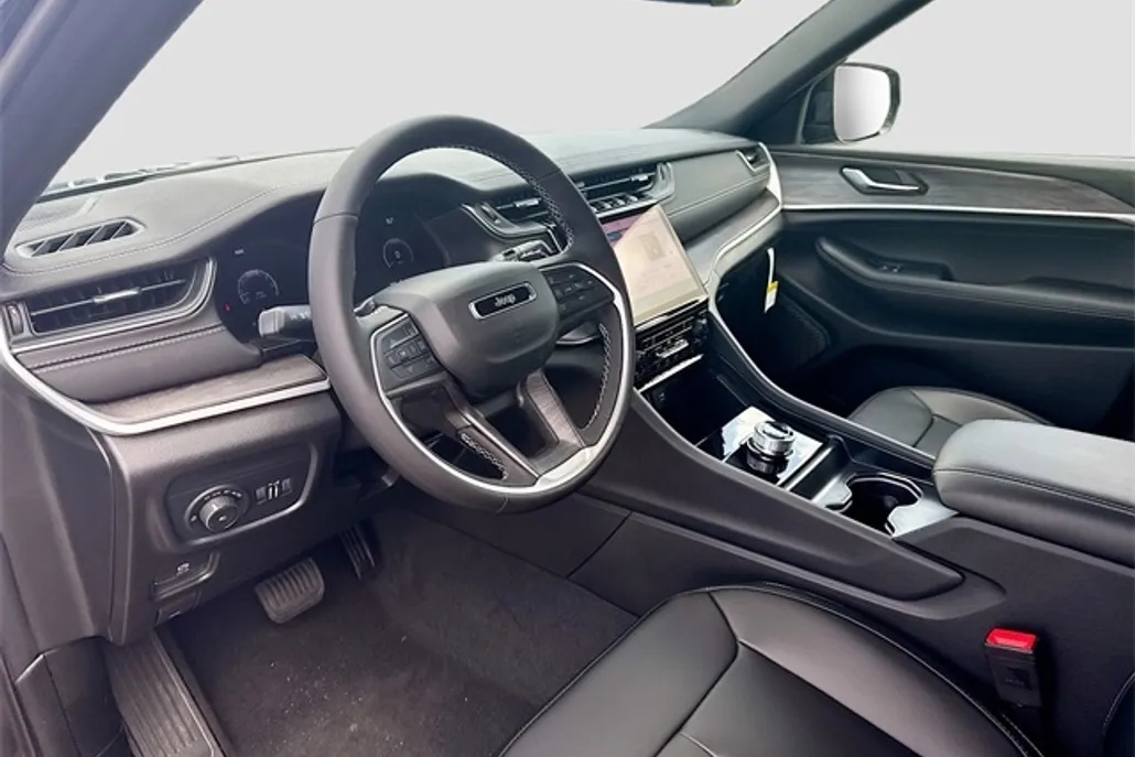 2025 Jeep Grand Cherokee Limited photo 1