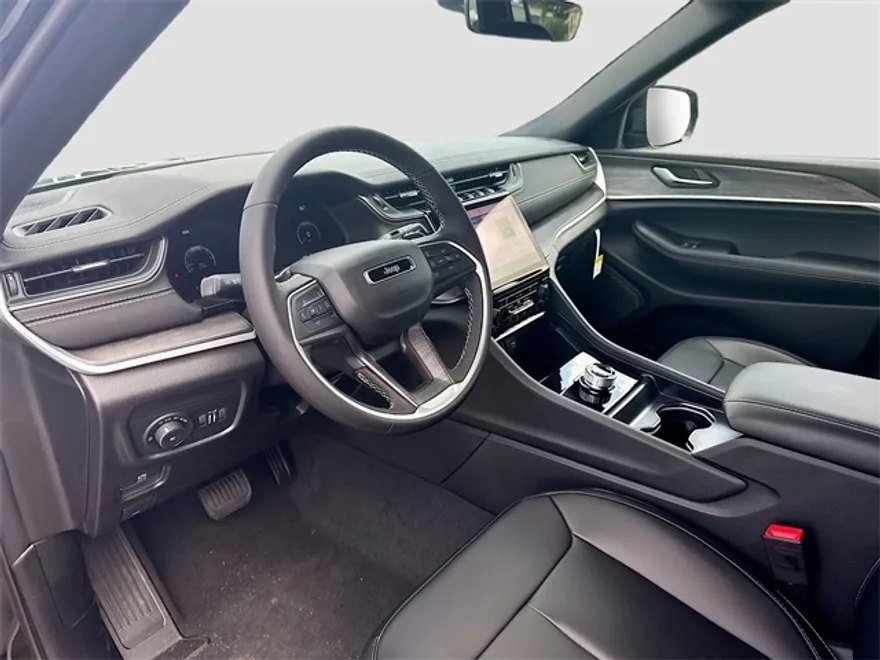 2025 Jeep Grand Cherokee Limited photo 1