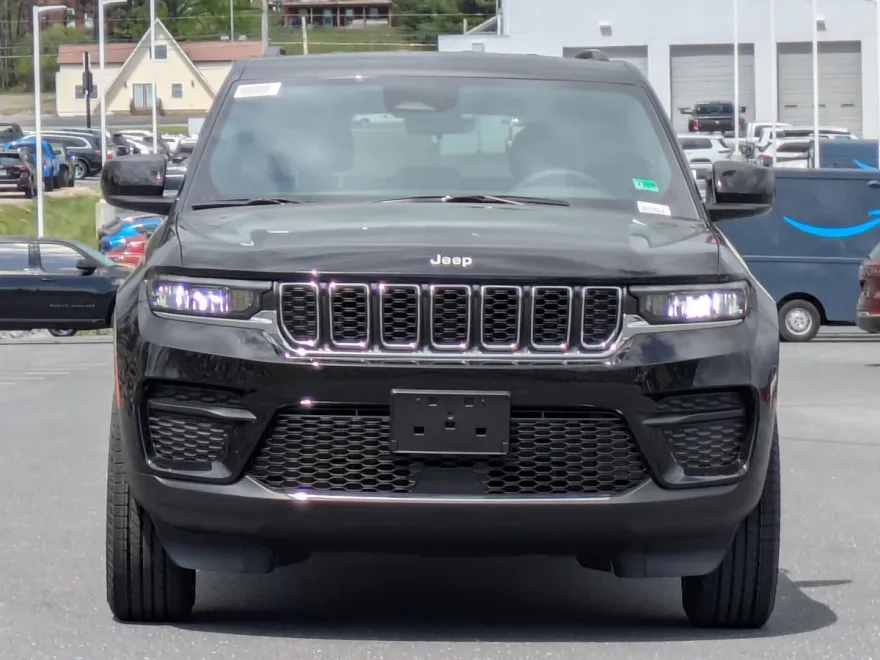 2025 Jeep Grand Cherokee Laredo photo 1