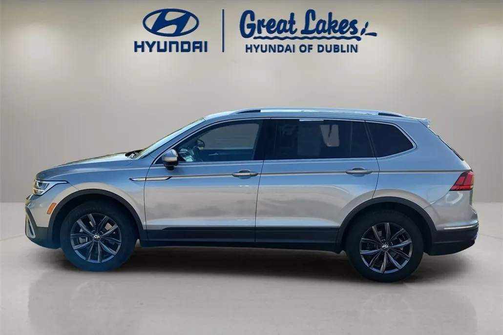 2022 Volkswagen Tiguan SE photo 1