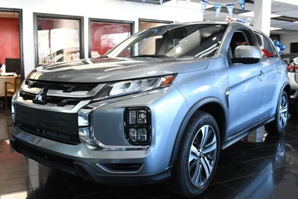 2024 Mitsubishi Outlander Sport LE photo 1