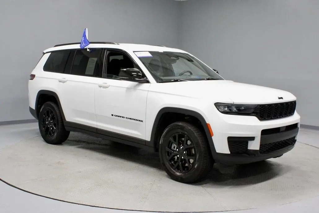 2024 Jeep Grand Cherokee Altitude photo 1