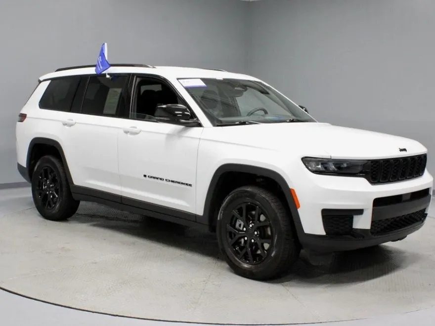 2024 Jeep Grand Cherokee Altitude photo 1