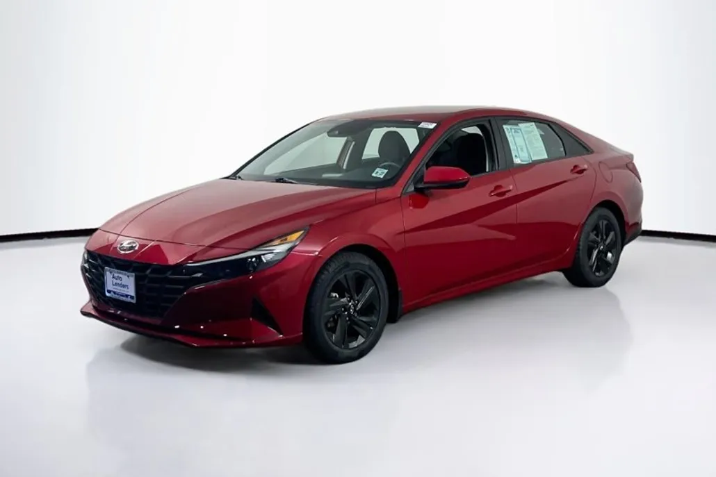 2023 Hyundai Elantra SEL photo 1