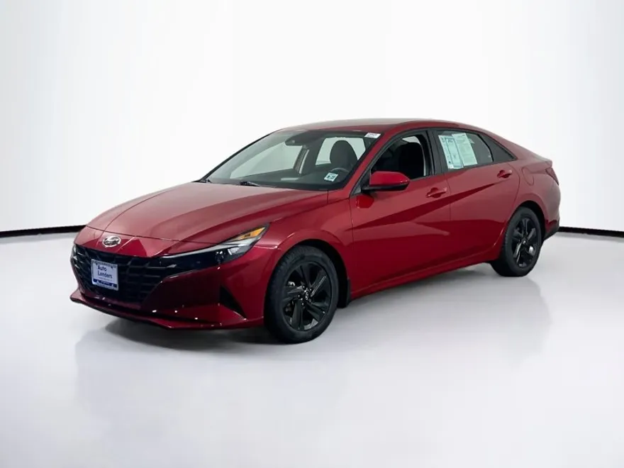 2023 Hyundai Elantra SEL photo 1