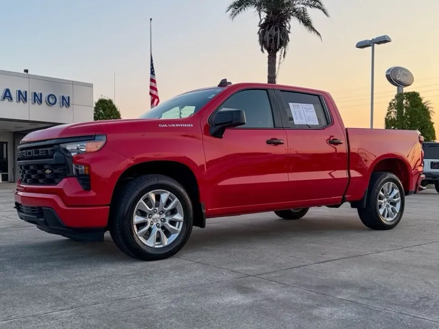 2024 Chevrolet Silverado 1500 Custom photo 1