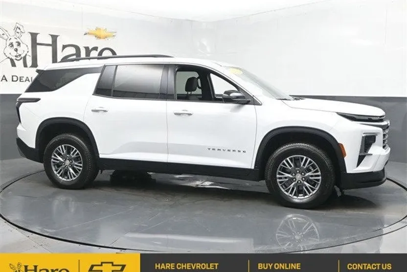 2025 Chevrolet Traverse photo 1