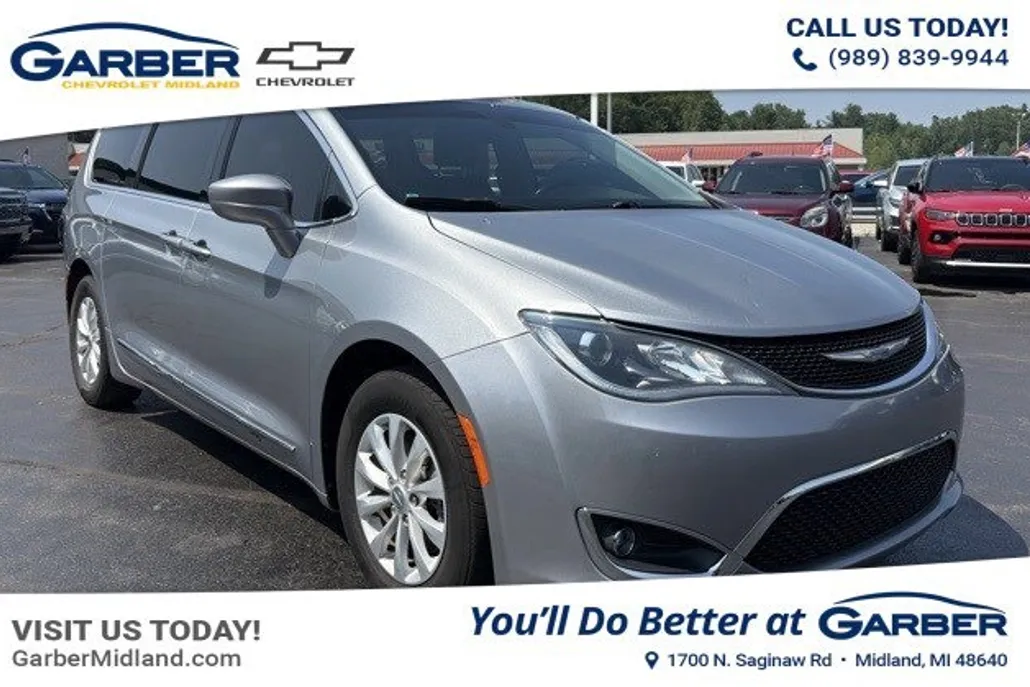 2019 Chrysler Pacifica Touring L photo 1