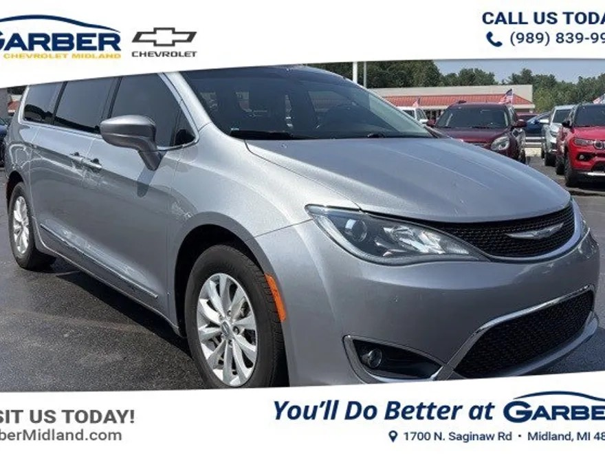2019 Chrysler Pacifica Touring L photo 1