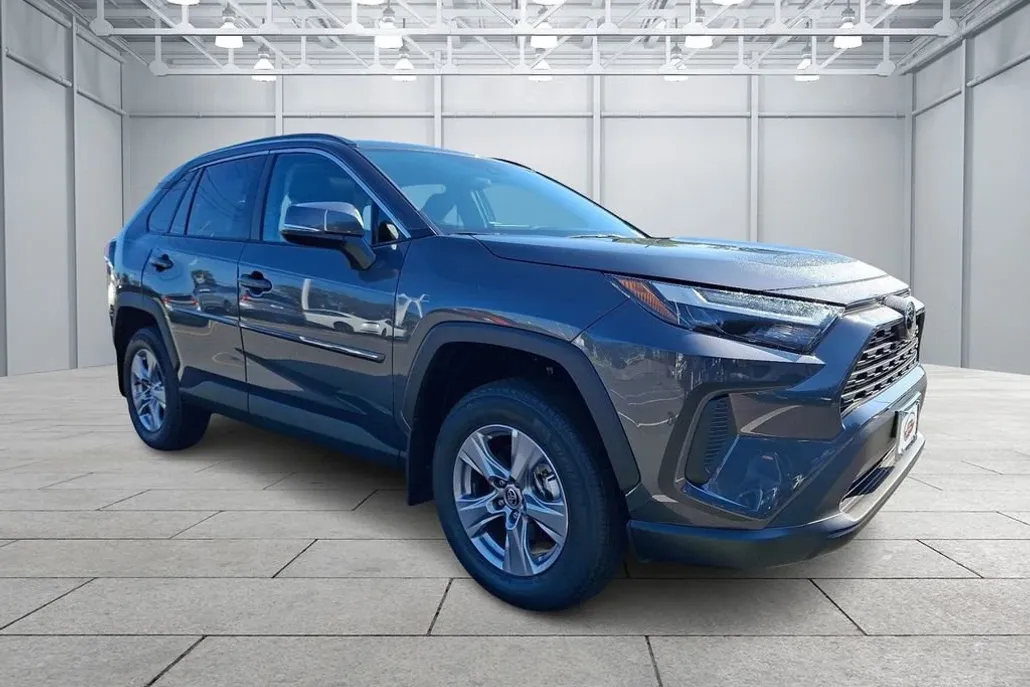 2025 Toyota RAV4 XLE photo 1