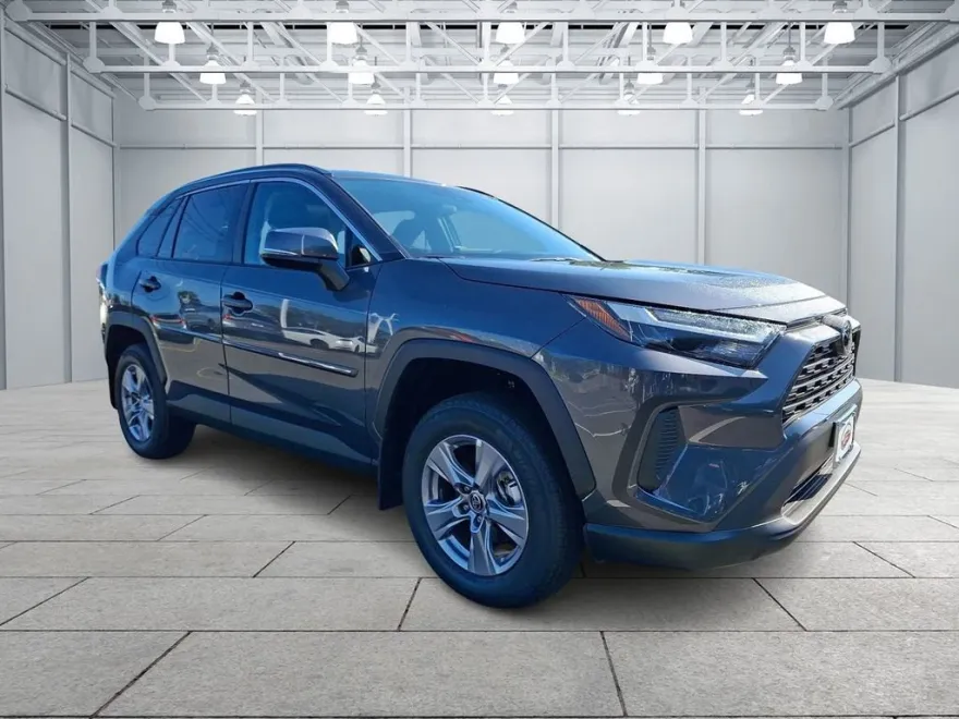 2025 Toyota RAV4 XLE photo 1