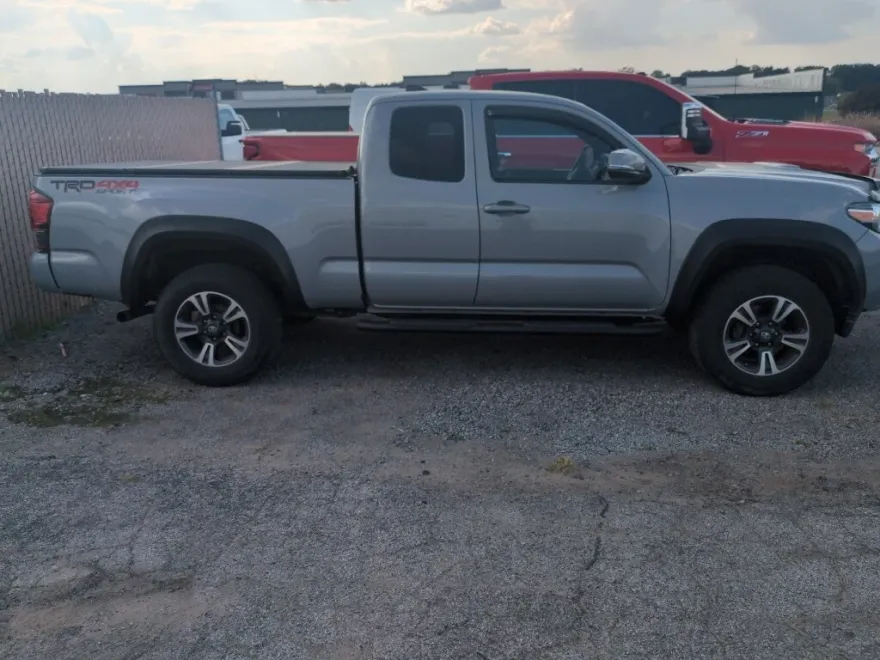 2018 Toyota Tacoma SR5 TRD Sport photo 1