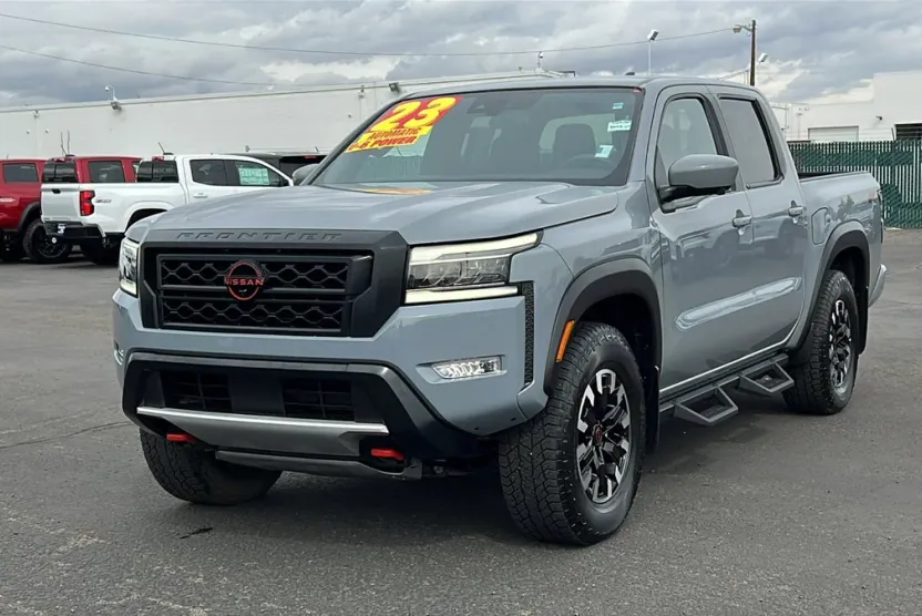2023 Nissan Frontier Crew Cab photo 1