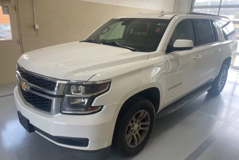 2019 Chevrolet Suburban 1500 LT photo 1
