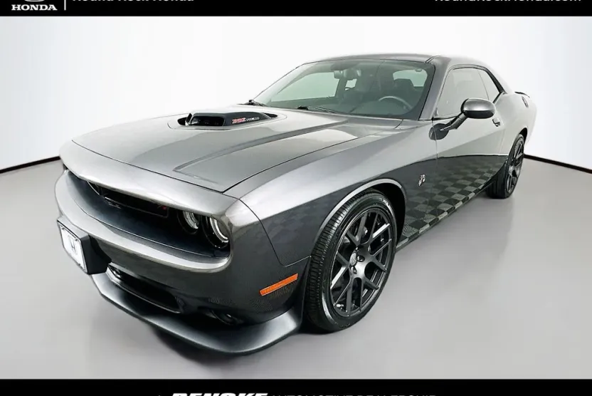 2016 Dodge Challenger R/T Scat Pack photo 1