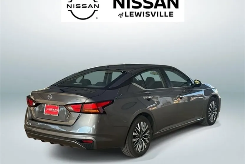 2024 Nissan Altima 2.5 SV photo 1