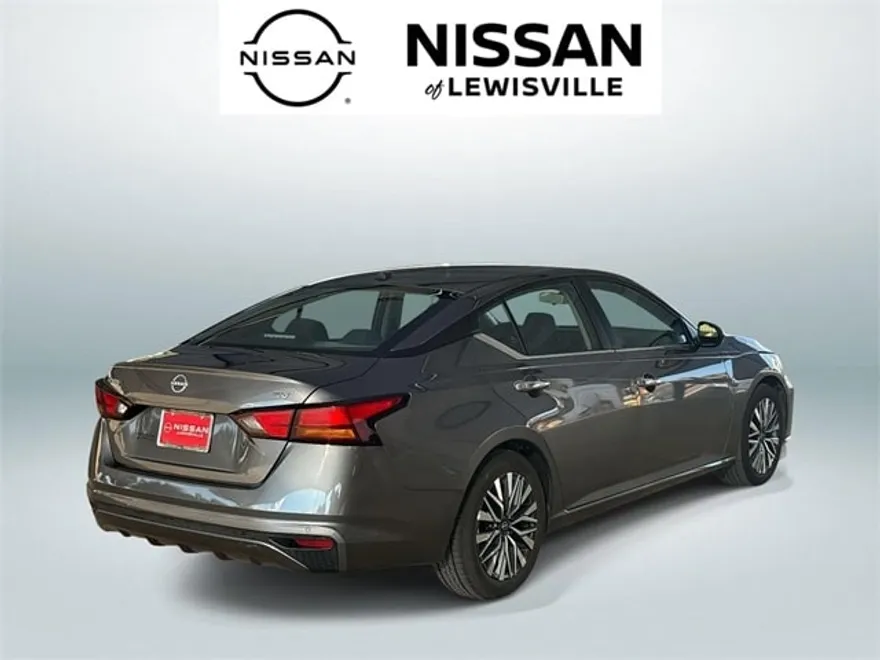2024 Nissan Altima 2.5 SV photo 1