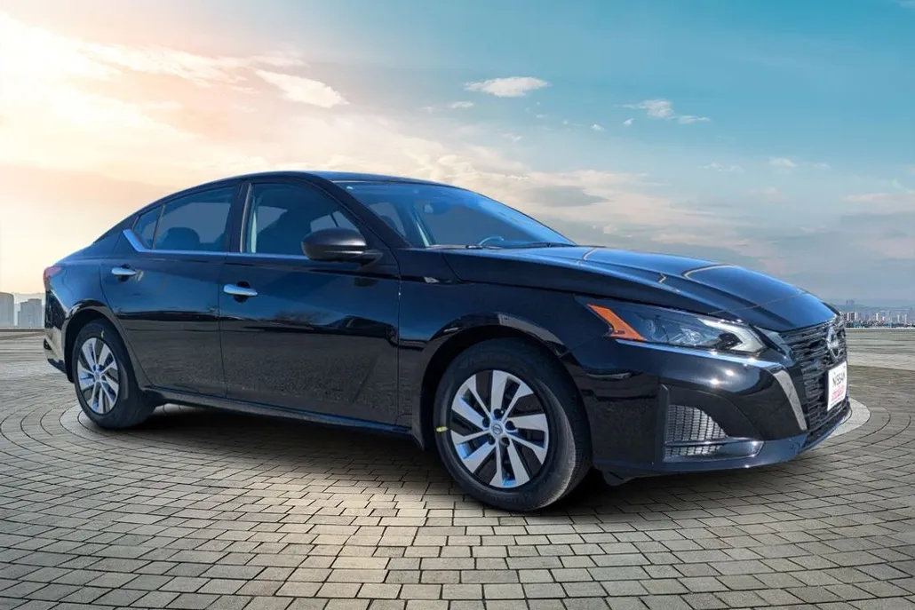 2025 Nissan Altima S photo 1