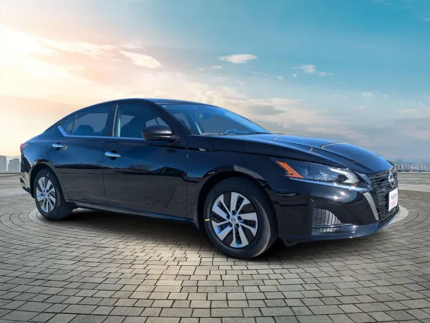 2025 Nissan Altima S photo 1