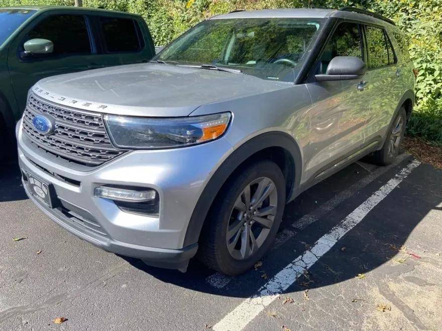 2021 Ford Explorer XLT photo 1