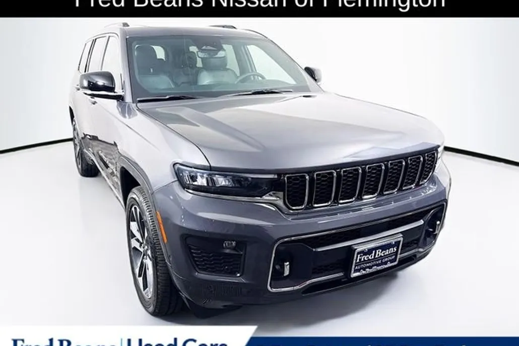 2023 Jeep Grand Cherokee Overland photo 1