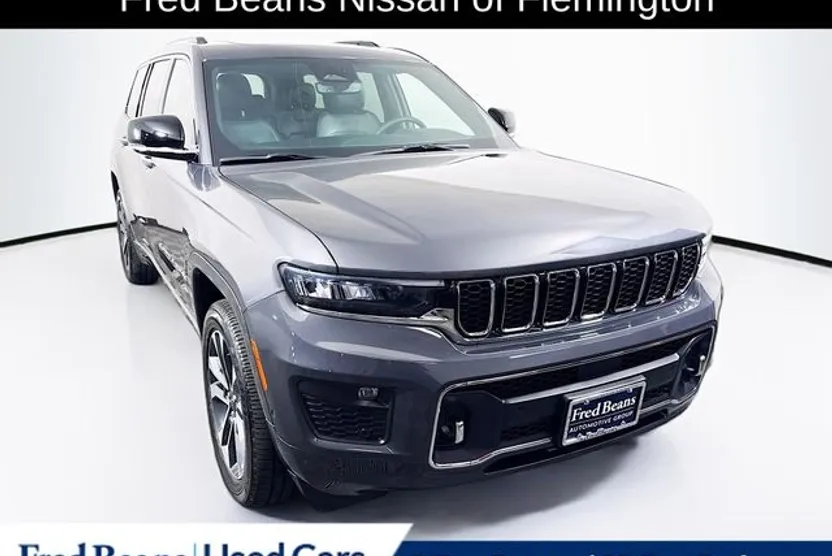 2023 Jeep Grand Cherokee Overland photo 1