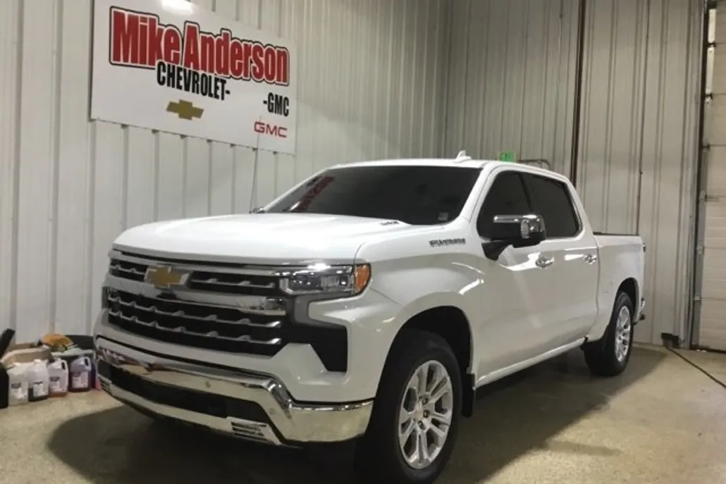 2023 Chevrolet Silverado 1500 LTZ photo 1