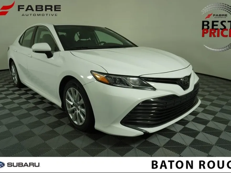 2020 Toyota Camry LE photo 1