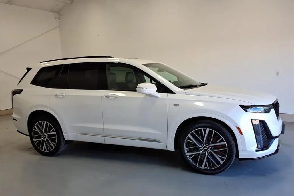 2023 Cadillac XT6 Sport photo 1