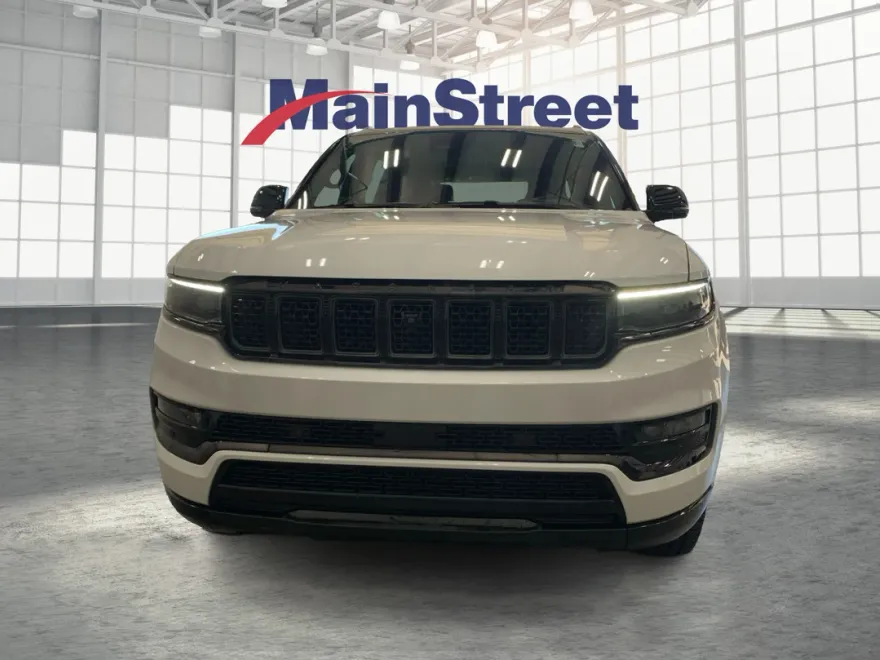 2024 Jeep Grand Wagoneer II photo 1