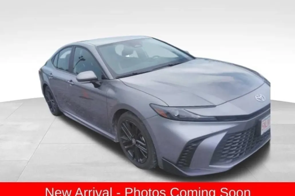 2025 Toyota Camry SE photo 1