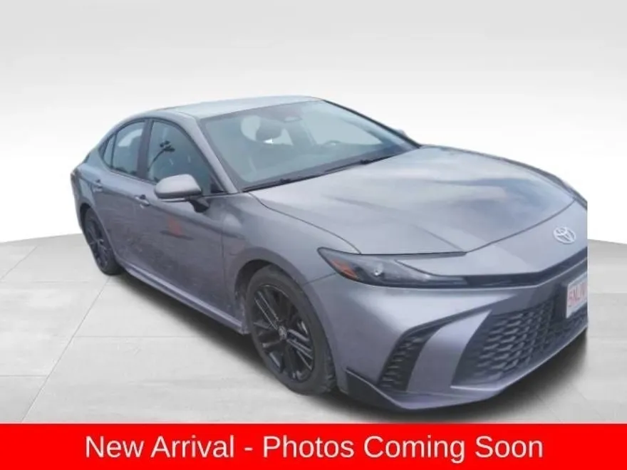 2025 Toyota Camry SE photo 1