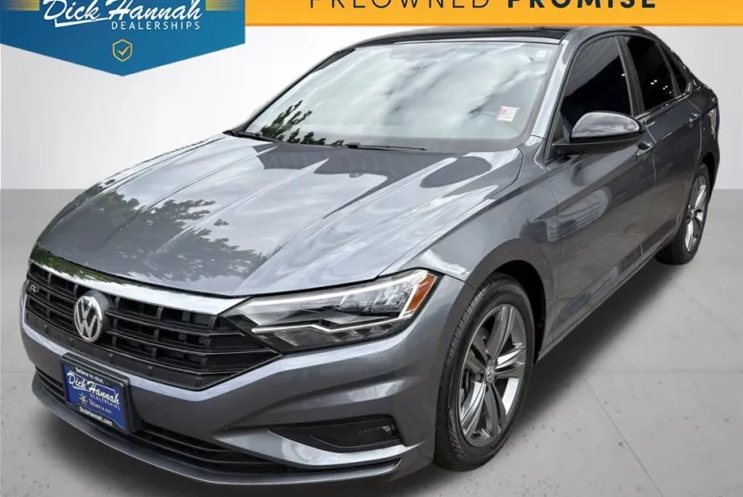 2021 Volkswagen Jetta R-Line photo 1