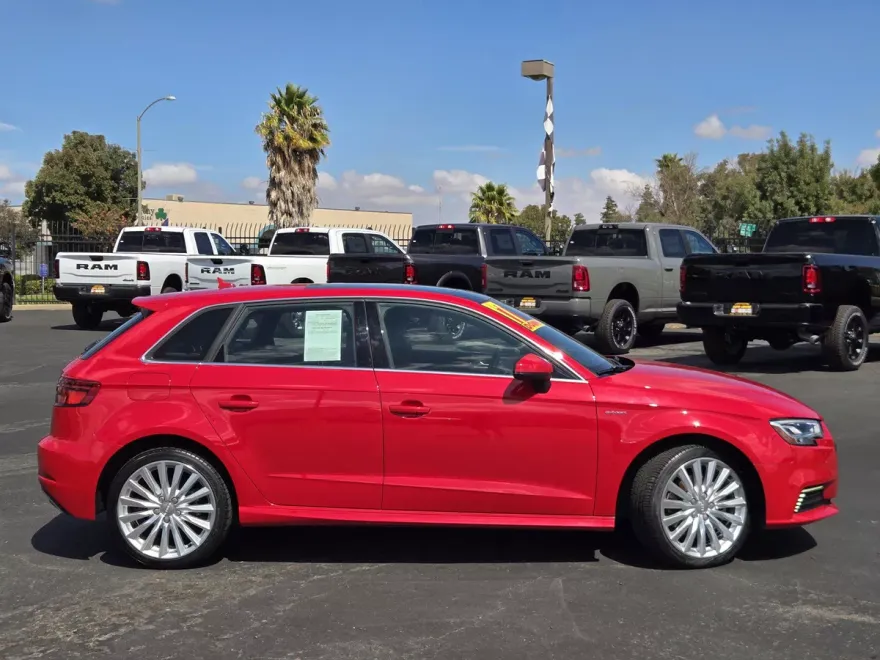 2017 Audi A3 E-tron Prestige photo 1