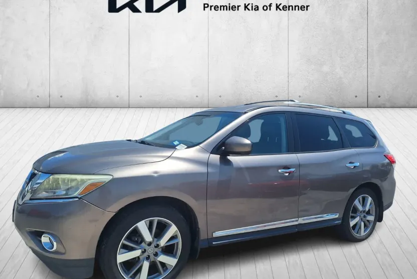 2014 Nissan Pathfinder Platinum photo 1