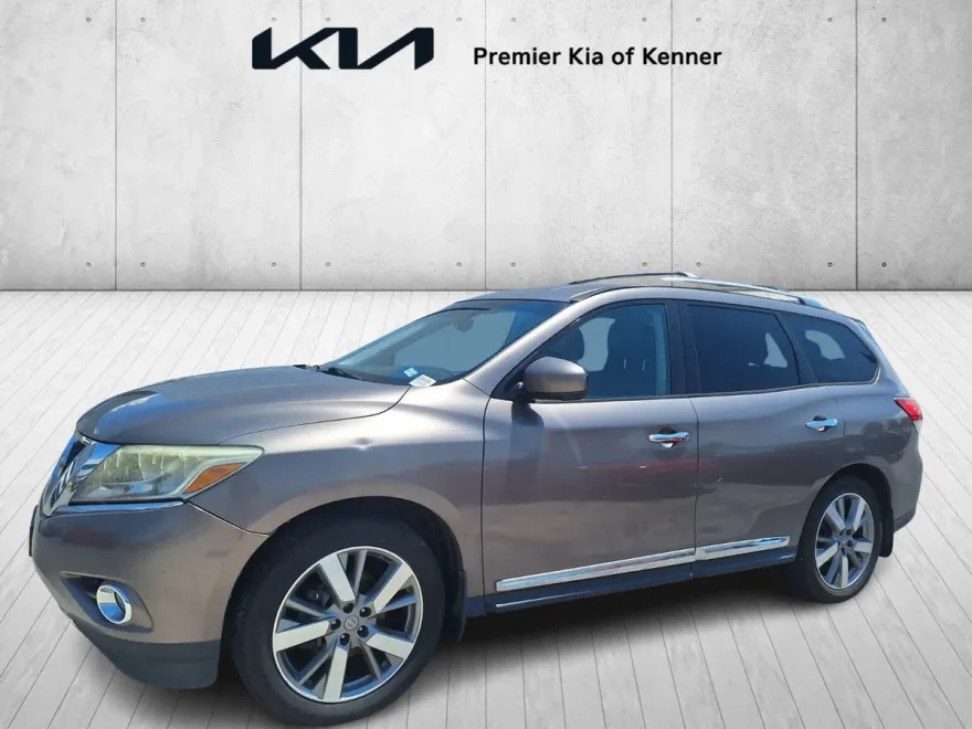 2014 Nissan Pathfinder Platinum photo 1