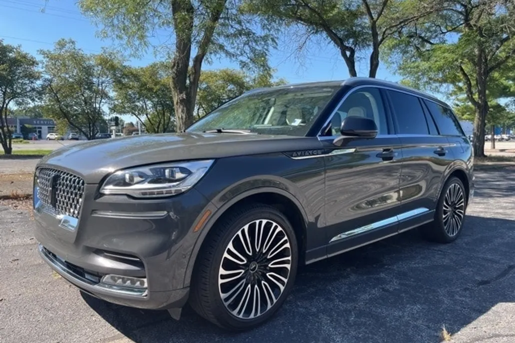 2023 Lincoln Aviator Black Label photo 1