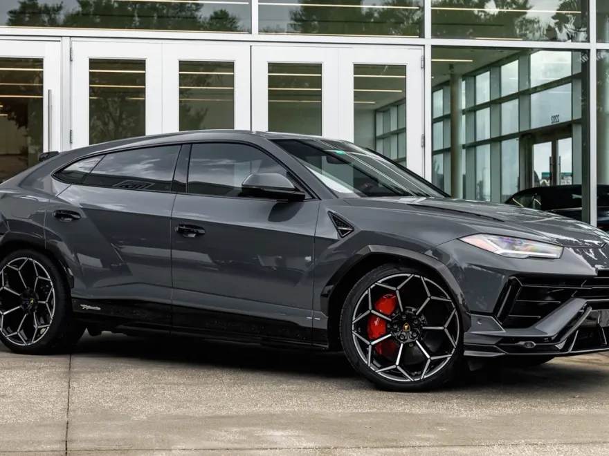 2023 Lamborghini Urus Performante photo 1
