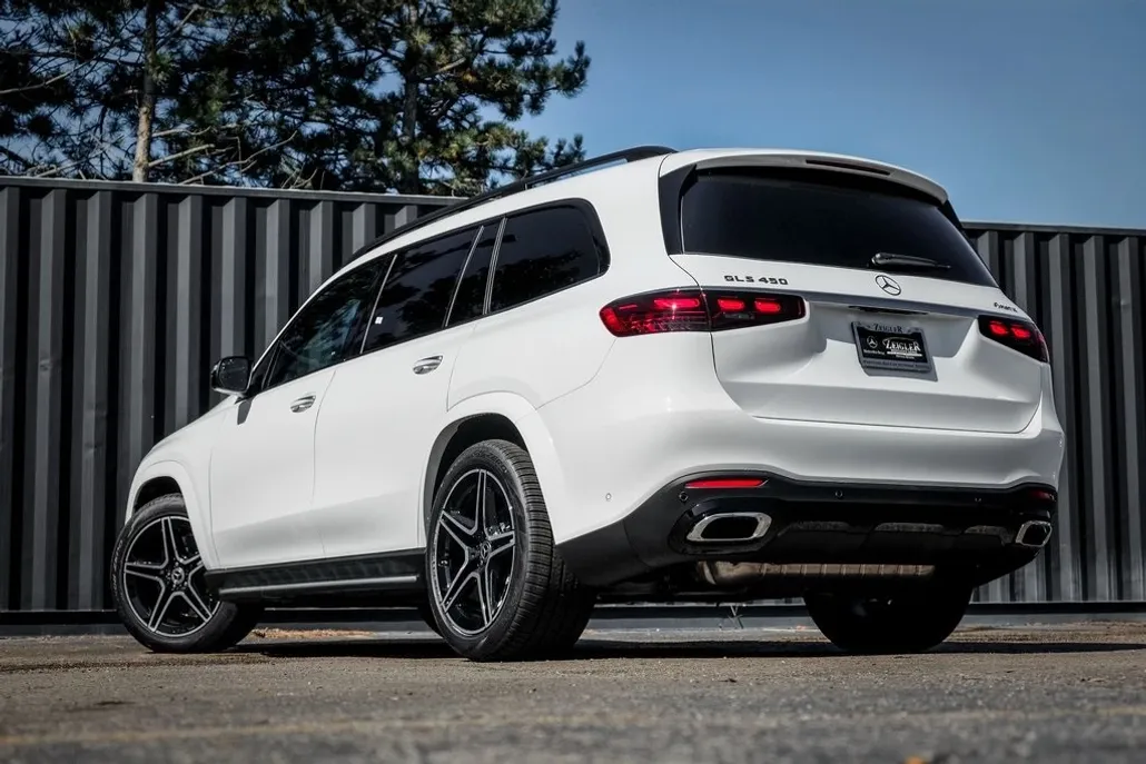 2026 Mercedes Benz GLS 450 4MATIC photo 1
