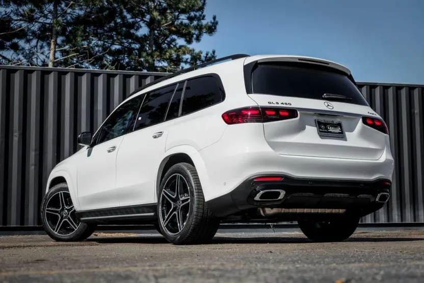 2026 Mercedes Benz GLS 450 4MATIC photo 1