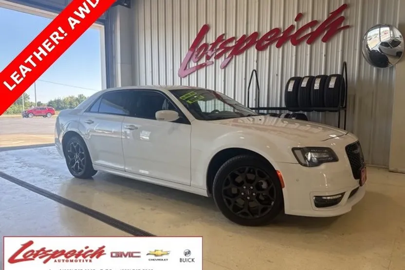 2021 Chrysler 300 Touring L photo 1